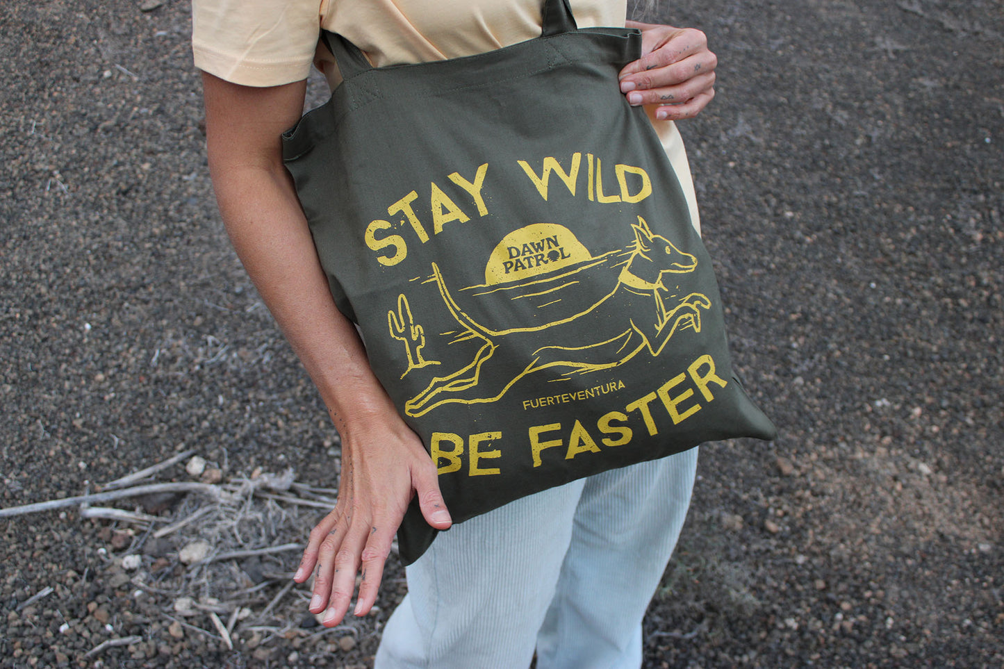 BE FASTER Light Tote Bag Army