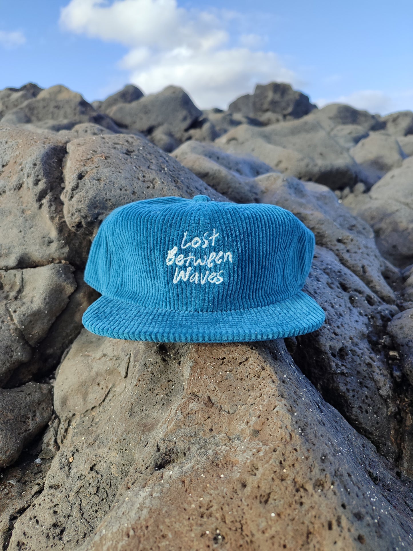CHILLER "Lost between Waves" Gorra de pana